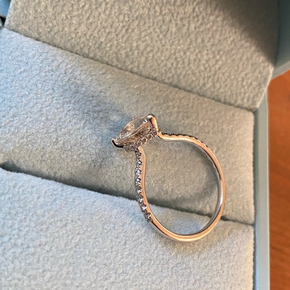Elegant Gold Diamond Ring